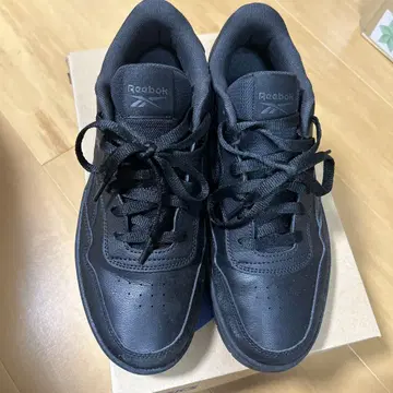 리복 블랙 스니커즈