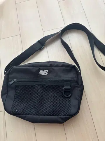 New Balance 블랙 백