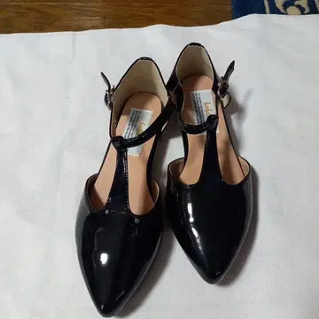 파르팔레 블랙 에나멜 스틸레토 샌들