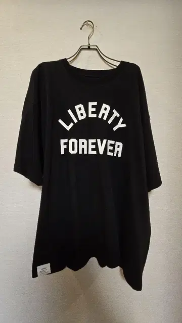 LIBERE 리베레 티셔츠