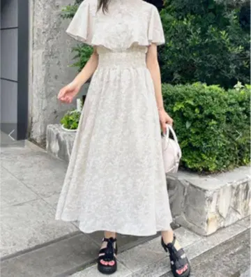 새상품 올리브 드 올리브 케이프 슬리브 쁘띠 하이 원피스 베이지