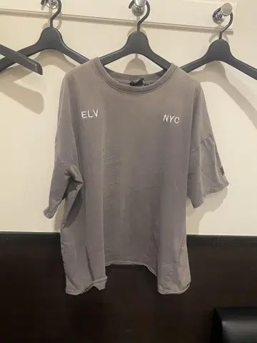ELVIKA 그레이 티셔츠 ELV NYC