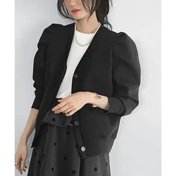 ELFRANK 숄더 개더 V넥 가디건 [세탁 가능] 블랙