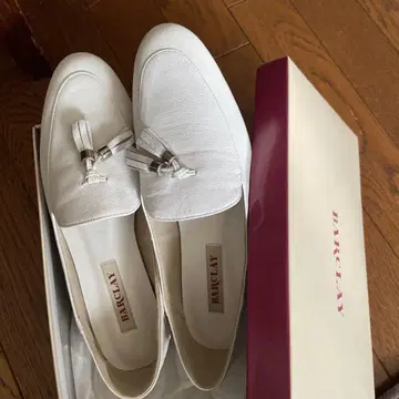 BARCLAY 화이트 가죽 로퍼 24.5cm