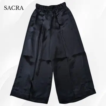 최근 모델 SACRA TRIACE SATIN PANTS 새틴 팬츠