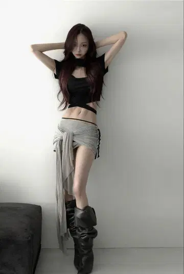 S 앞쪽 교차 부분에 THEREDTHREAD가 있습니다.