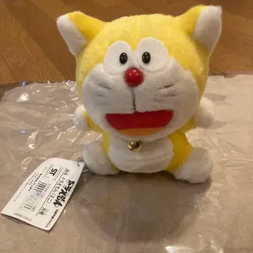 옐로우 컬러 도라에몽 봉제 인형 반다이 주식회사