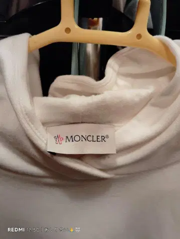 몽클레어 후드 부착 후드티 화이트/네이비