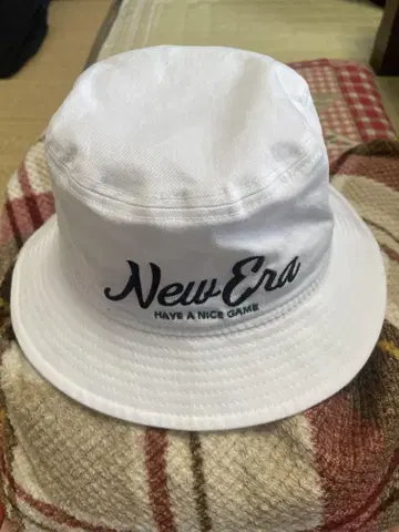 New Era 화이트 버킷 햇 M/L 사이즈