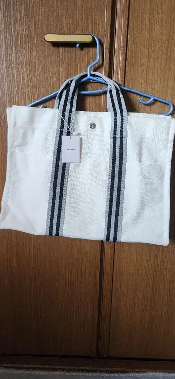 화이트 토트백 스트라이프