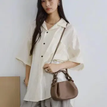 DFFUR. 반팔 뉘앙스 새틴 오픈 카라 셔츠