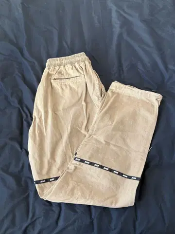 베이지 팬츠 L