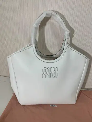 MIU 화이트 토트백
