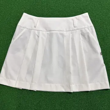 ST ANDREWS 화이트 플리츠 스커트 S 사이즈