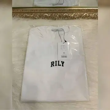 RILY 2024" 로고 티셔츠 [M 사이즈]