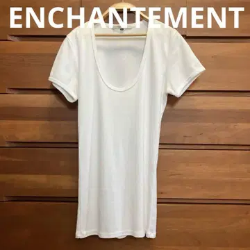 ENCHANTEMENT 화이트 둥근넥 스트레치 티셔츠 르쉘 블루 띠어리