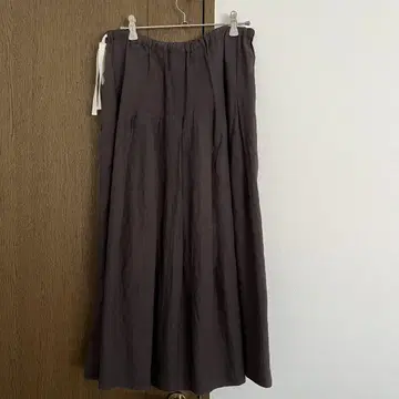 ina 린넨 턱 롱 스커트 차콜