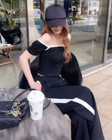 오프숄더 블랙 셋업
