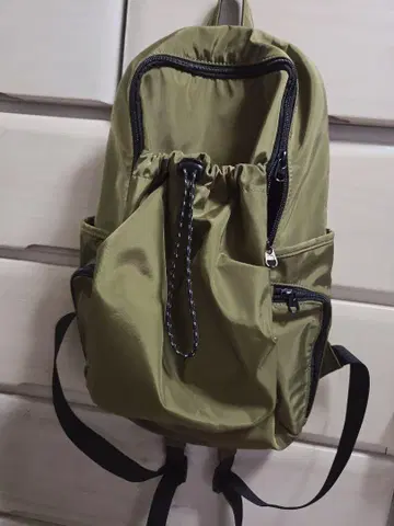 미사용 새상품! 올리브 그린 나일론 백팩 카키