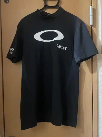 오클리 골프 모크넥 반팔 M