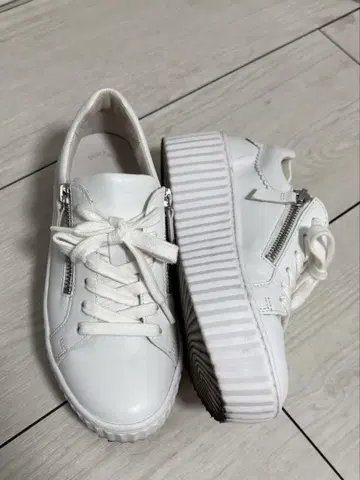 가보르 가죽 스니커즈 화이트 21.5cm 흰색 통굽 스니커즈