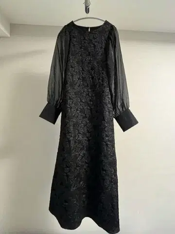 자카드 롱 도킹 원피스 이소재 절개 블랙