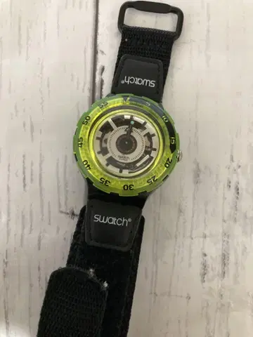 Swatch 스쿠버 1997년 모델 Grid It 품번 SDB111