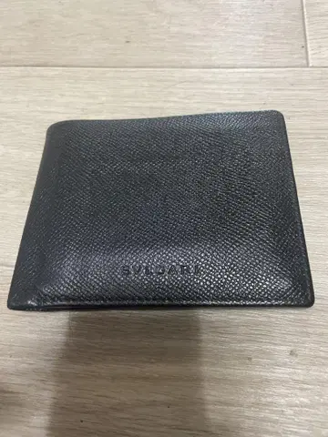 새상품급 BULGARI 블랙 가죽 접이식 지갑