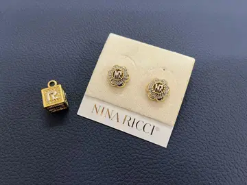 NINA RICCI 골드 플라워 귀찌