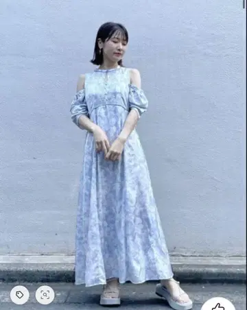 오프숄더 꽃무늬 맥시 드레스