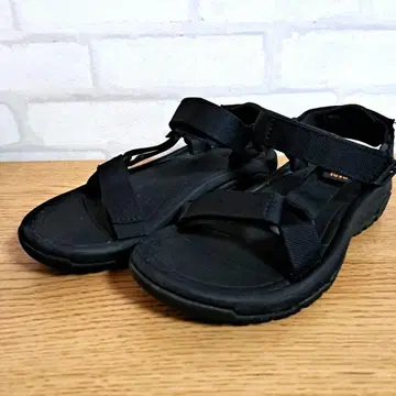 Teva 블랙 스포츠 샌들