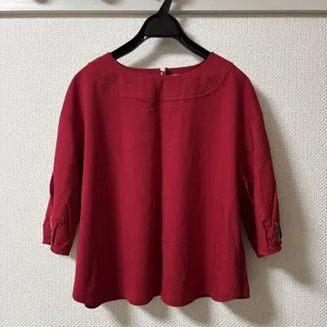 호코모모라 꽃무늬 자수 오분 소매 티셔츠
