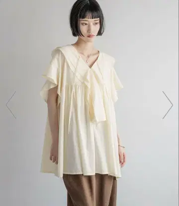 컨디션 최상 롤리스팜 프릴 튜닉 블라우스 아이보리