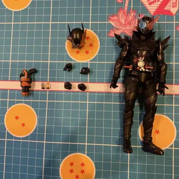 SHFiguarts 가면라이더 빌드 토끼 탱크 해저드 폼