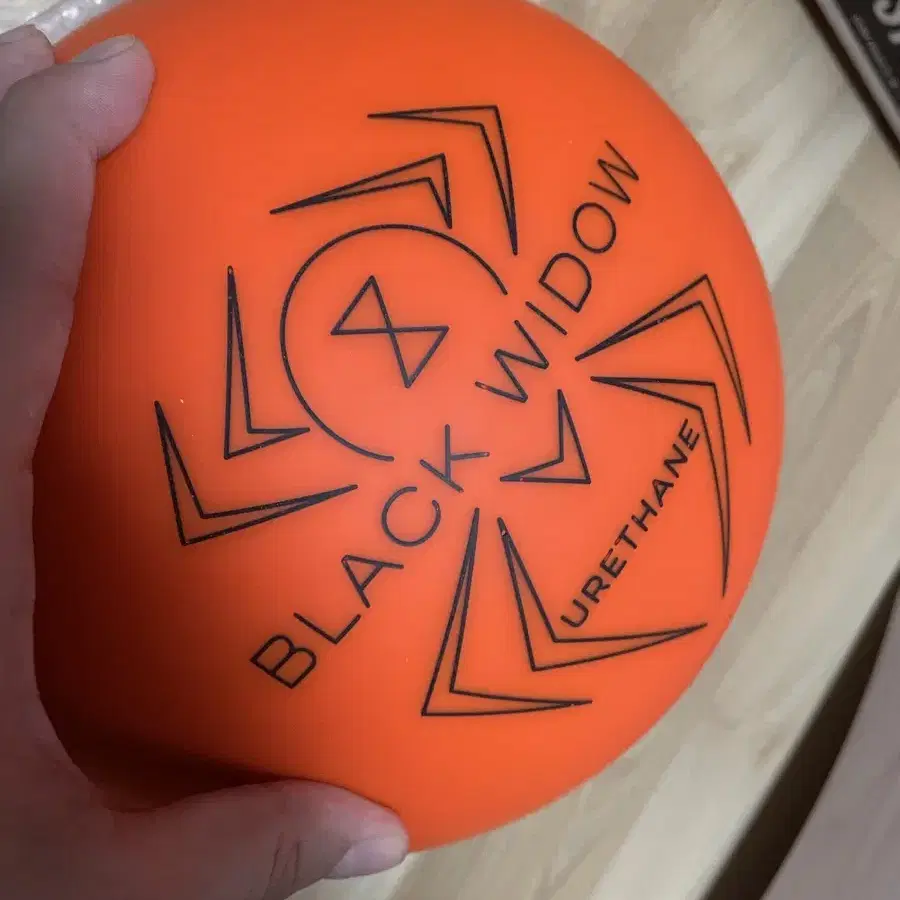 Black Widow Orange Urethane 15lb Two-Handed on Bunjang