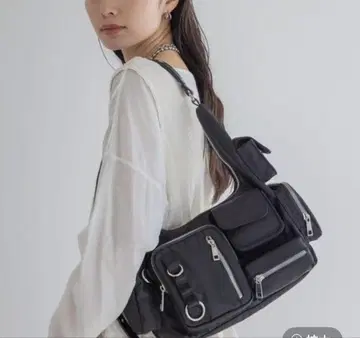 멀티 포켓 원숄더 백 지나시스 미사용 새상품 이번 시즌 신상