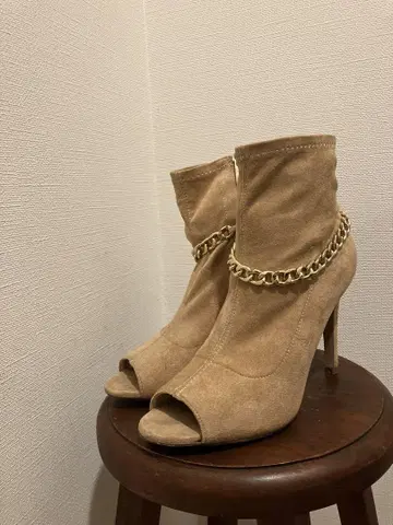 베이지 스웨이드 오픈토 부츠