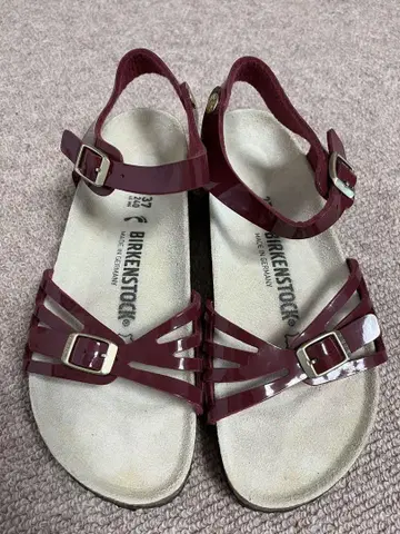 BIRKENSTOCK 에나멜 샌들