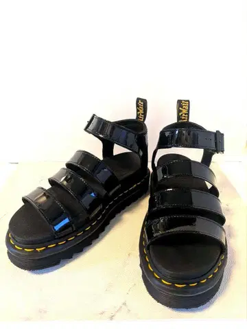 Dr.Martens 닥터마틴 BLAIRE SANDAL 샌들