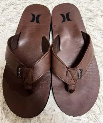 Hurley Icon 비건 가죽 샌들 브라운