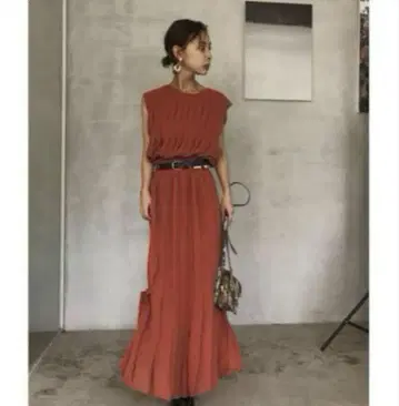 하자품: AMERI PLEATS STITCH DRESS