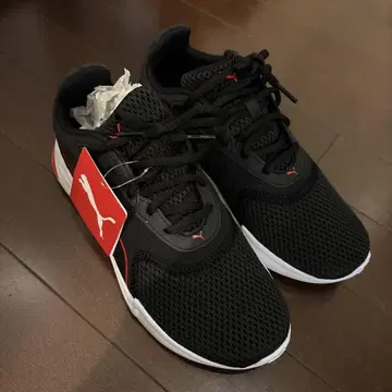 Puma 블랙/레드 스니커즈