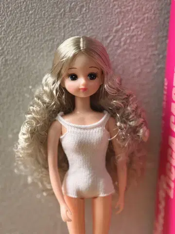 리카짱 인형 본체 금발 컬 헤어