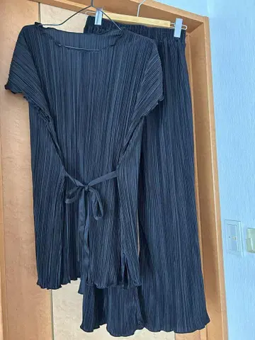 블랙 플리츠 셋업