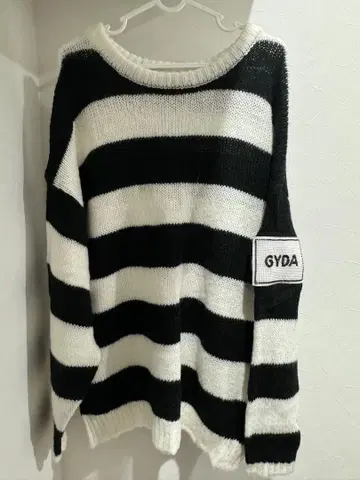 GYDA BEADS 보더 LOOSE 니트 TOPS