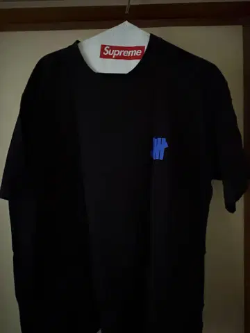 UNDEFEATED 블랙 티셔츠 L 사이즈