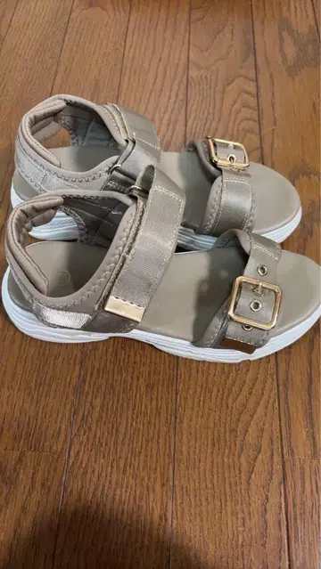 베이지 백 스트랩 샌들 23.5cm 베이지
