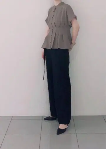 PLST 트리아세 허리 턱 블라우스 베이지