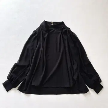 도니유 스탠드 카라 쉬폰 블라우스 턱 블랙 시어 슬리브
