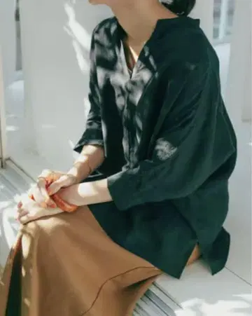 어반 리서치 도어스 린넨 숄더 레이스 스키퍼 블라우스